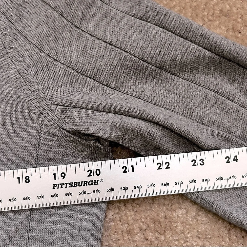 Banana Republic Ribbed Silk/Cotton/Cashmere V-Neck Sweater